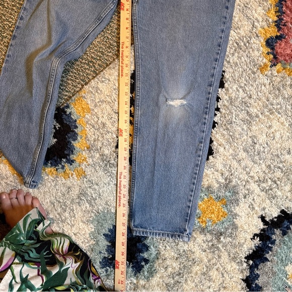 Levi’s Vintage 550 Relaxed Fit Tapered Leg Jeans 8
Mom  2021 - Picture 7 of 11